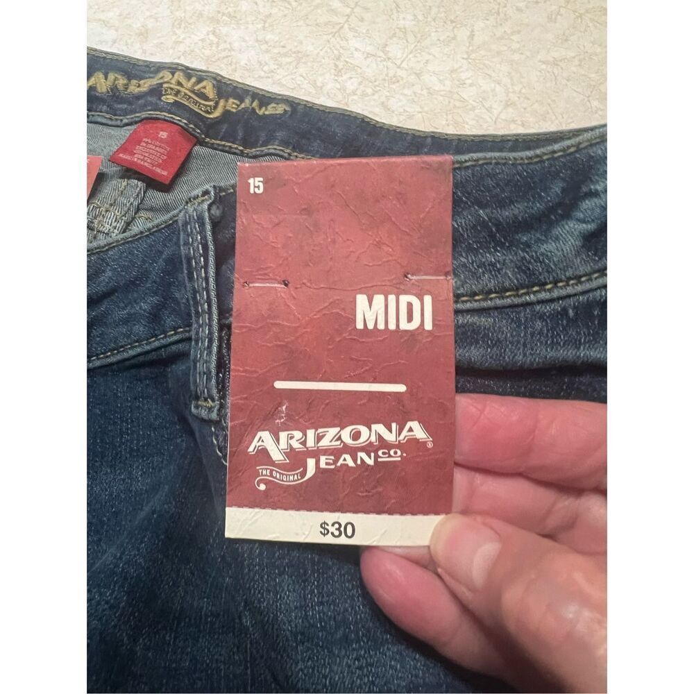 Arizona Woman’s MIDI Denim Roll Up Shorts Sz 15 NWT - Picture 4 of 8